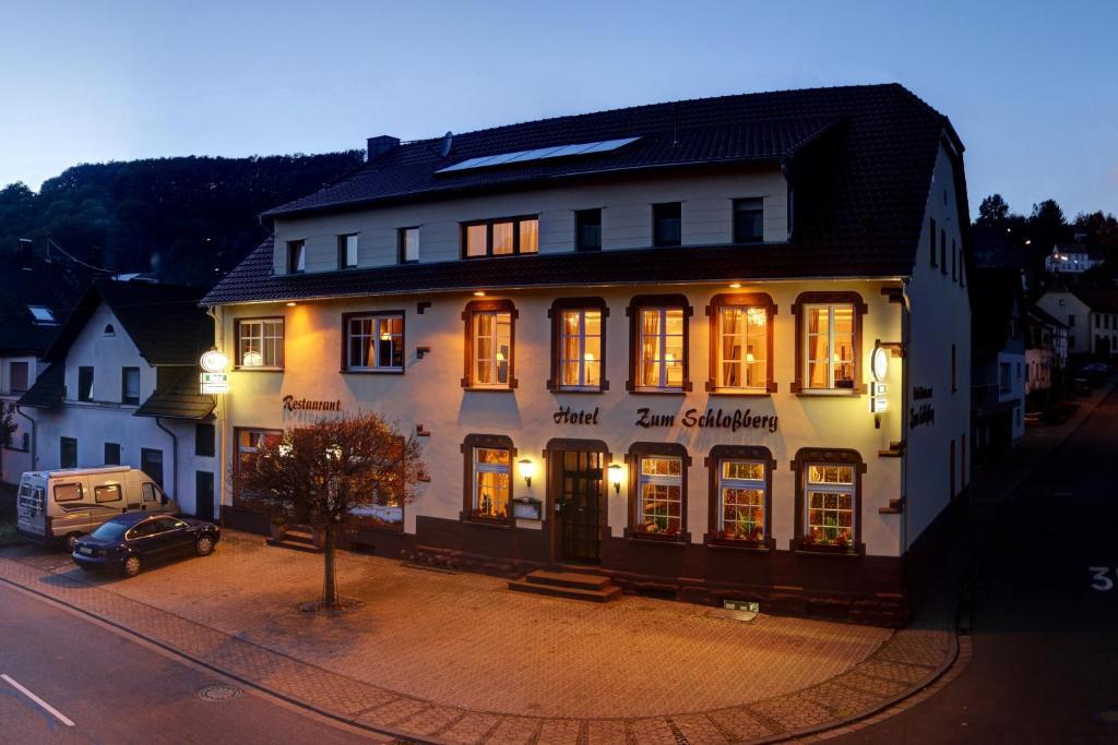 فاديرن Hotel Restaurant Zum Schlossberg المظهر الخارجي الصورة