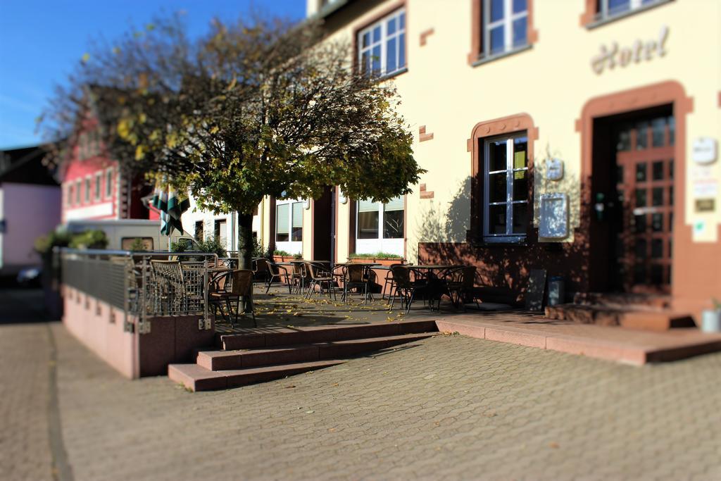 فاديرن Hotel Restaurant Zum Schlossberg المظهر الخارجي الصورة